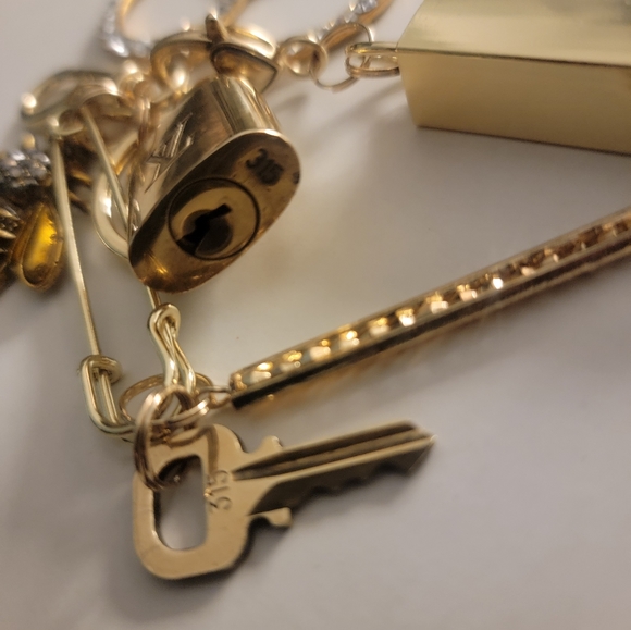 Louis VUITTON Lock & Key - Picture 8 of 17